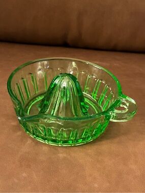 Vintage Depression Green Uranium Glass Citrus Juicer/Reamer